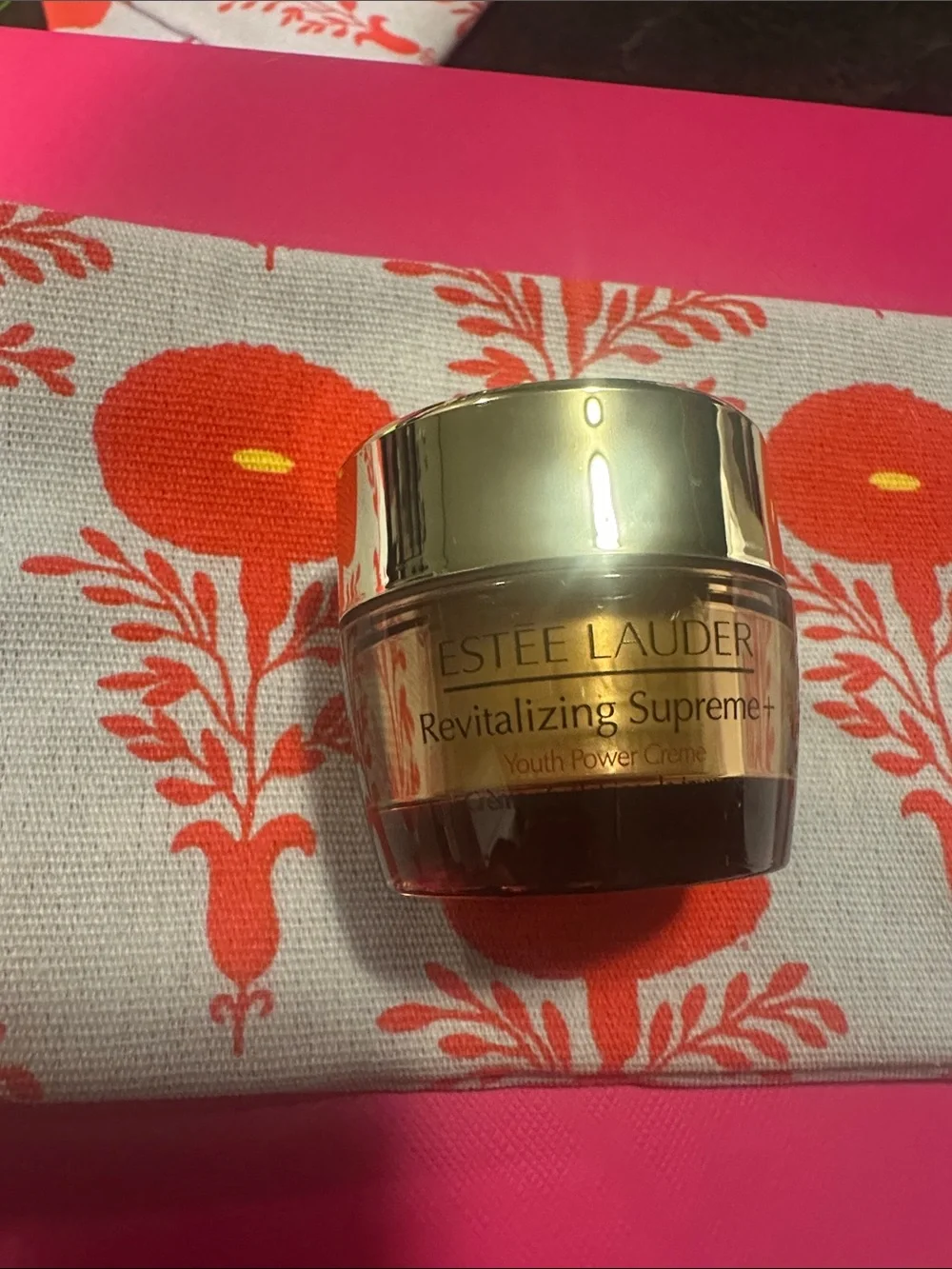 Estee Lauder moisturizer and serum set in gold, brown, pink - Picture 2 of 11